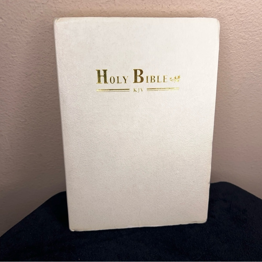 White HOLY BIBLE KJV Gold Leatherette Cover Compact Thinline Edition Gift - Picture 6 of 12